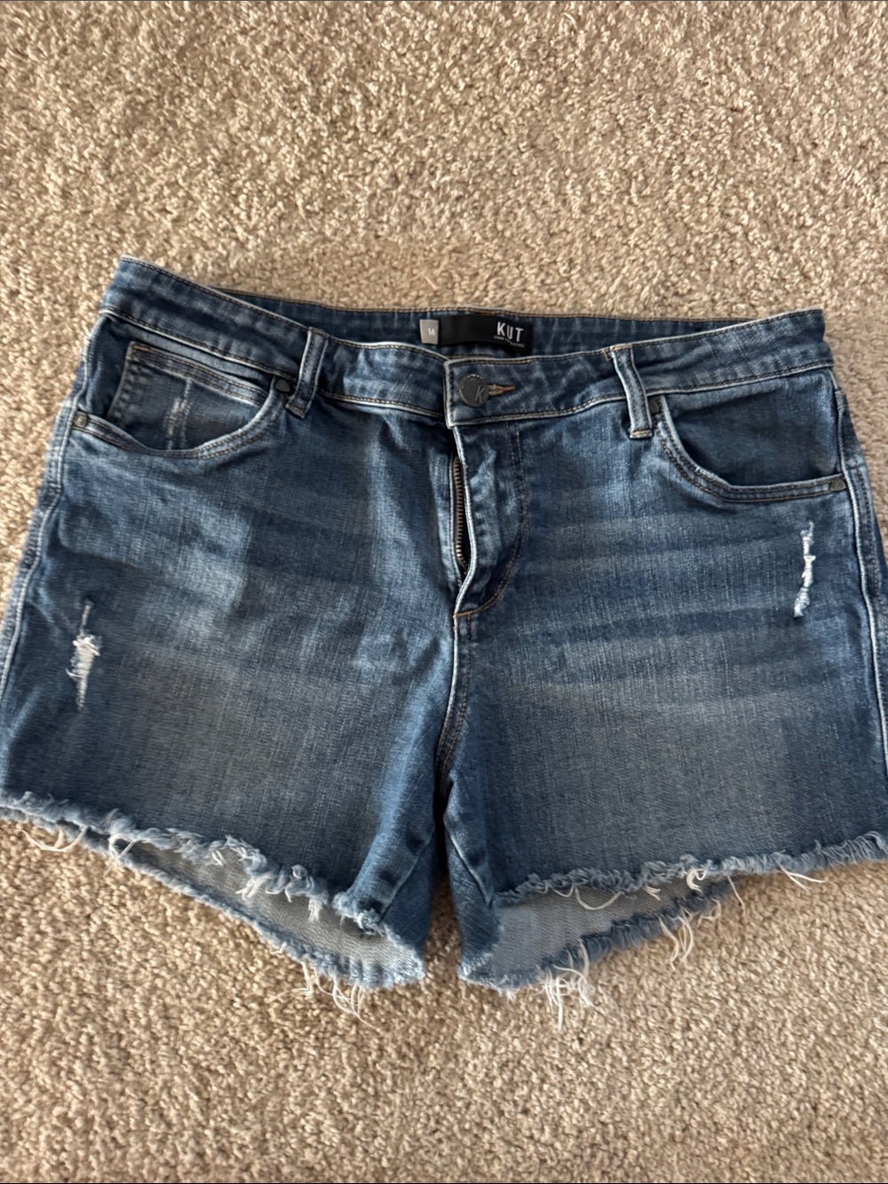 Kut from the Kloth Distressed Frayed-Hem Denim Shorts in Blue